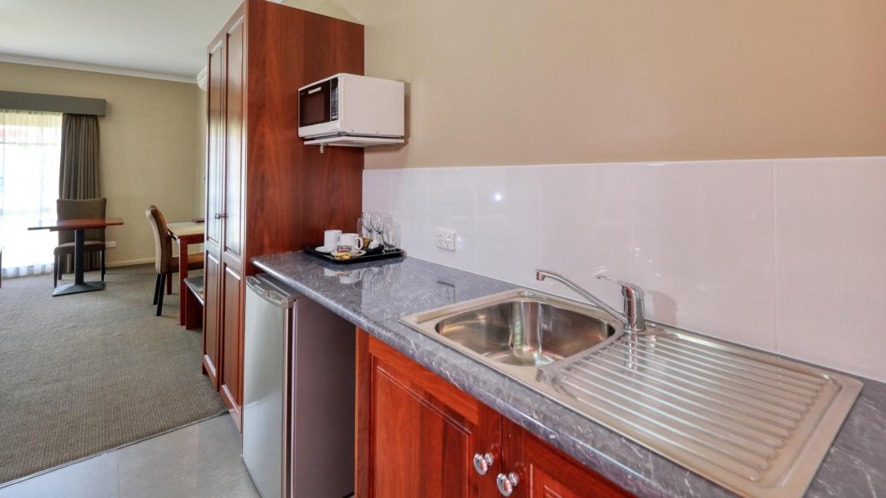 Top Of The Town Motel & Apartments เบแนลลา ภายนอก รูปภาพ